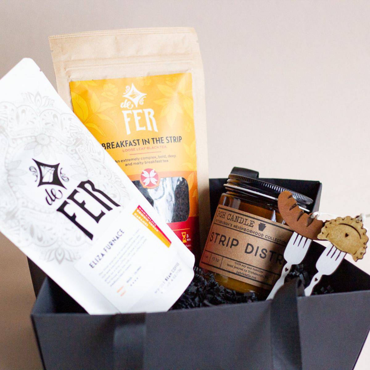 Breakfast in the Strip Tea-Box Builder Item-De Fer Coffee and Tea-KINSHIP GIFT